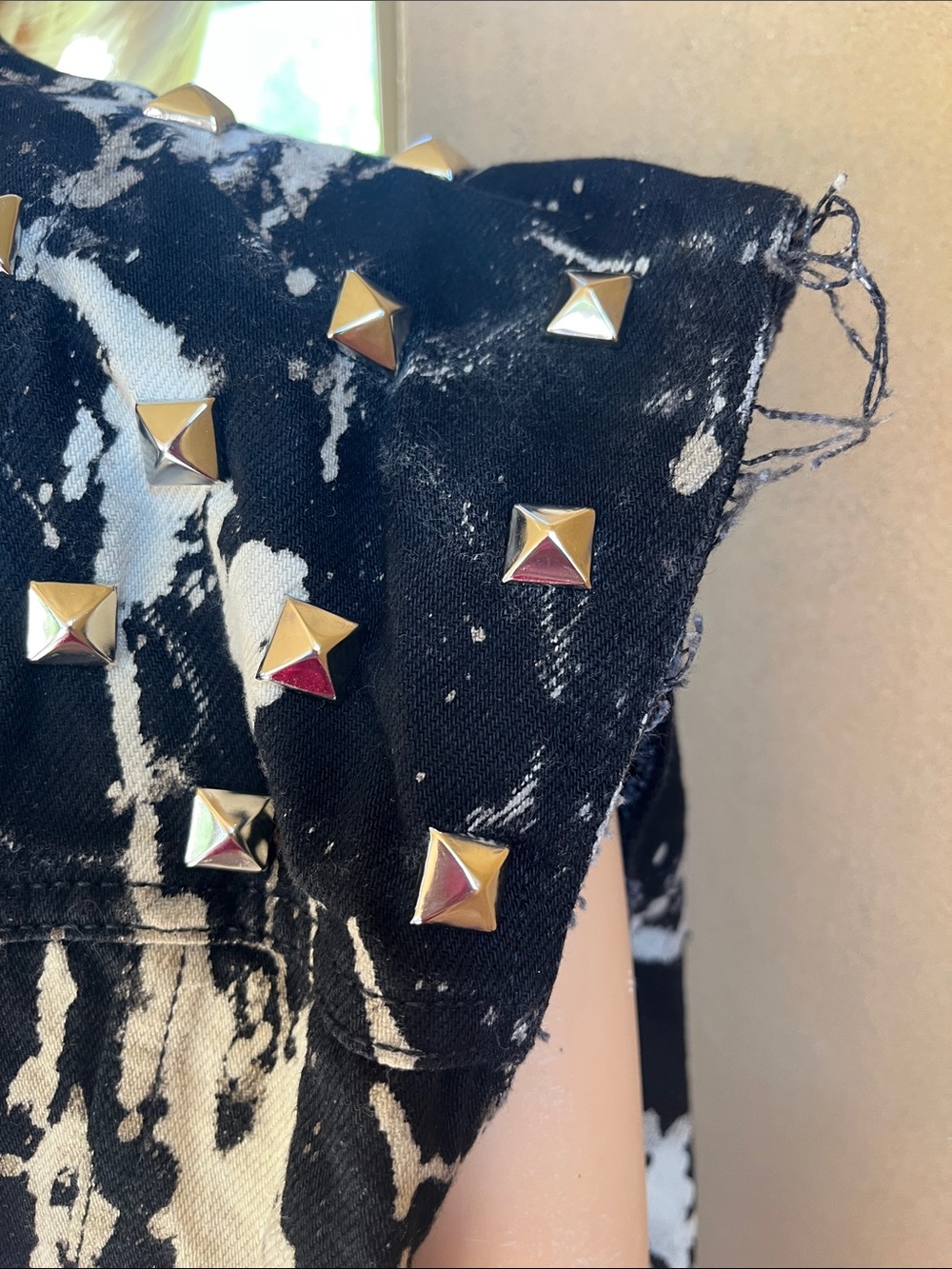 Black Paint-Splatter Denim Vest - Picture 4 of 9